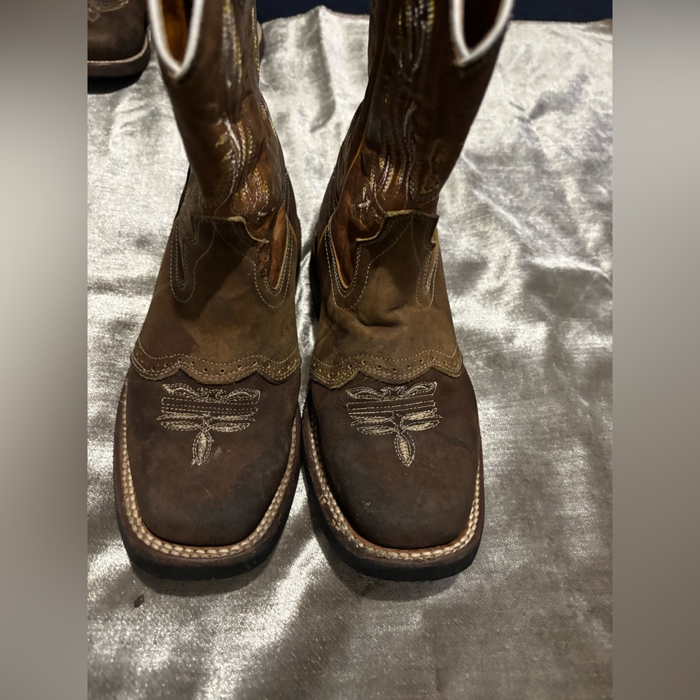 Boys leather boots